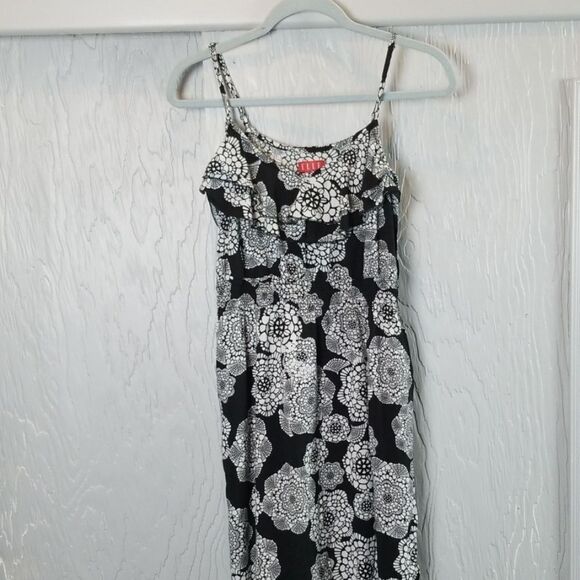 🖤5/$20🖤 ELLE black and white floral mini dress - Picture 1 of 6